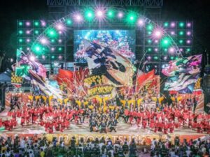 ど真ん中祭りチーム 笑